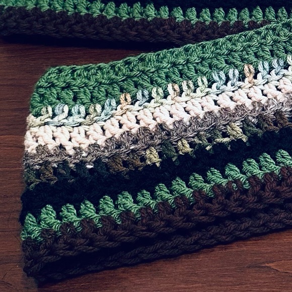 NWOT Handmade Long & Narrow Green Multi Color Crocheted Acrylic Scarf - Picture 5 of 5